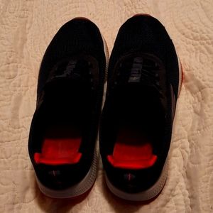 Black & pink skechers !